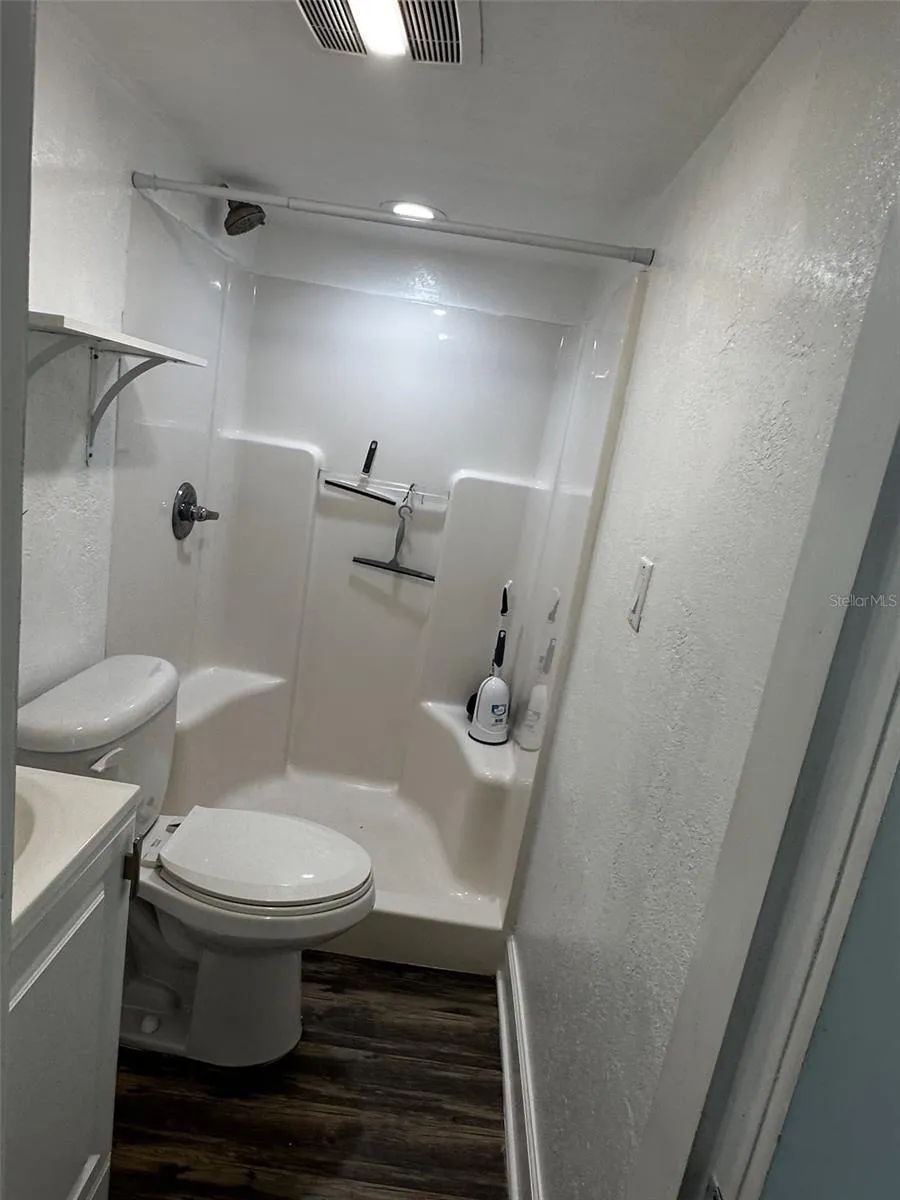 BATHROOM 2
