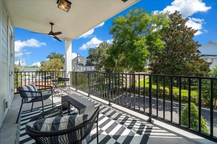 balcony/3rd floor