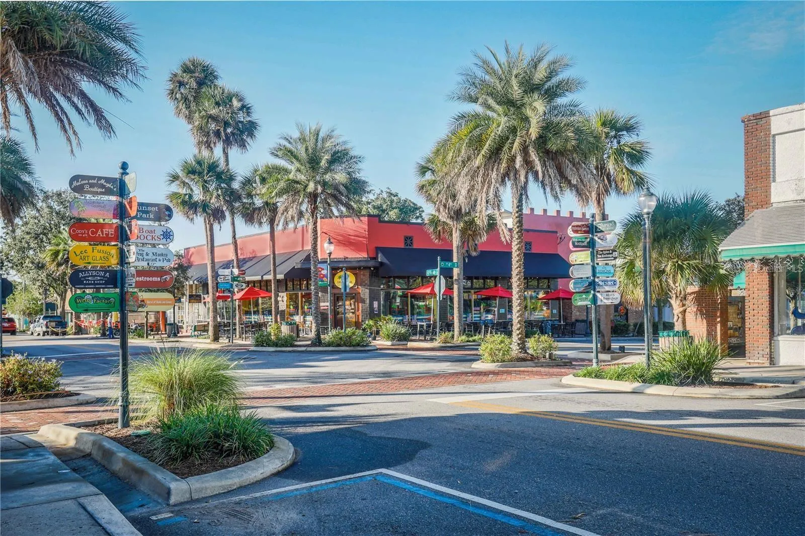 Quaint Mount Dora Shopping and Dining