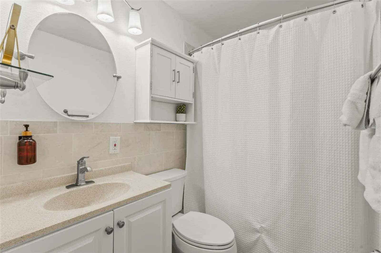 Unit B Bathroom
