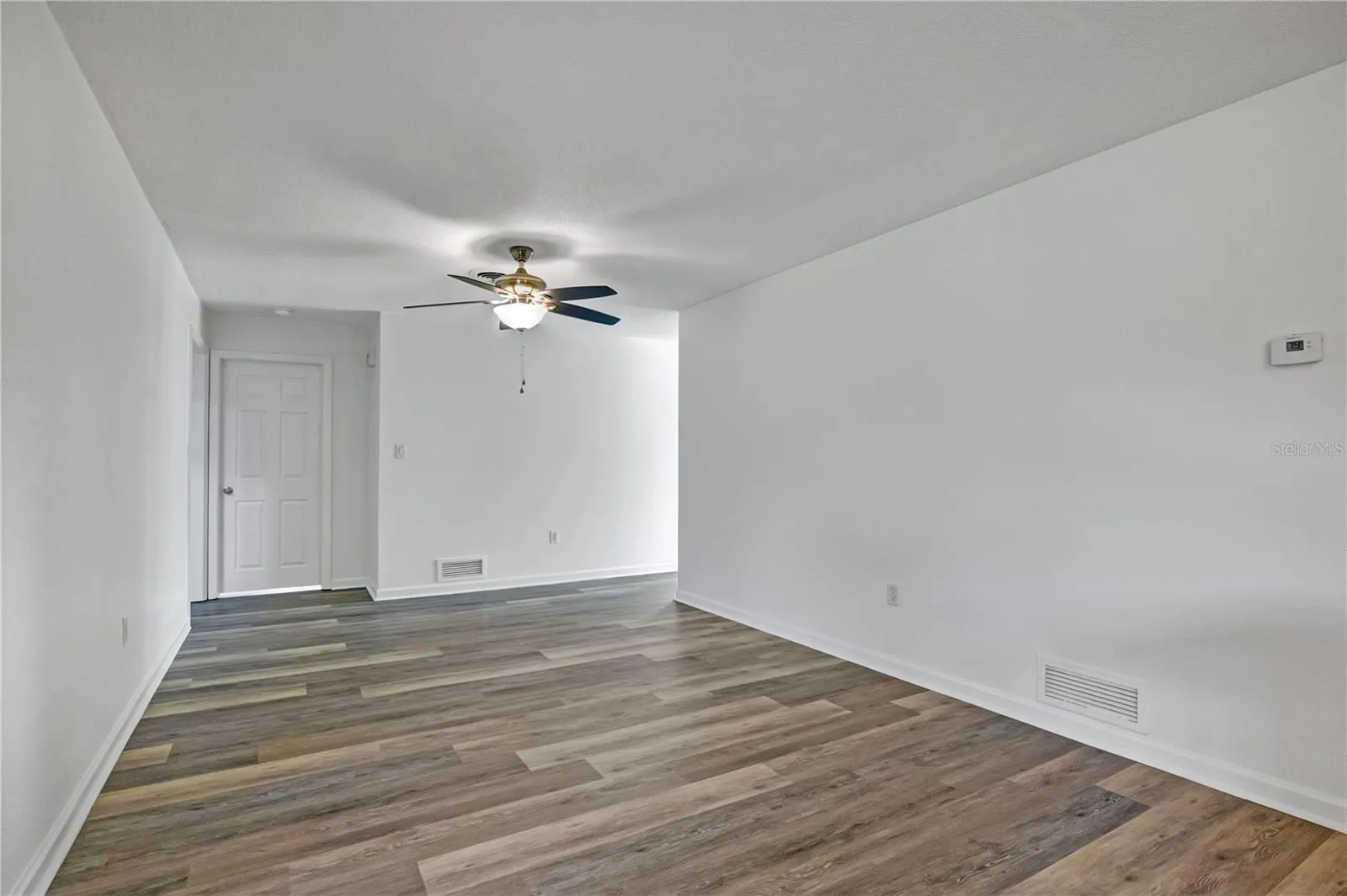 Flex room off kitchen