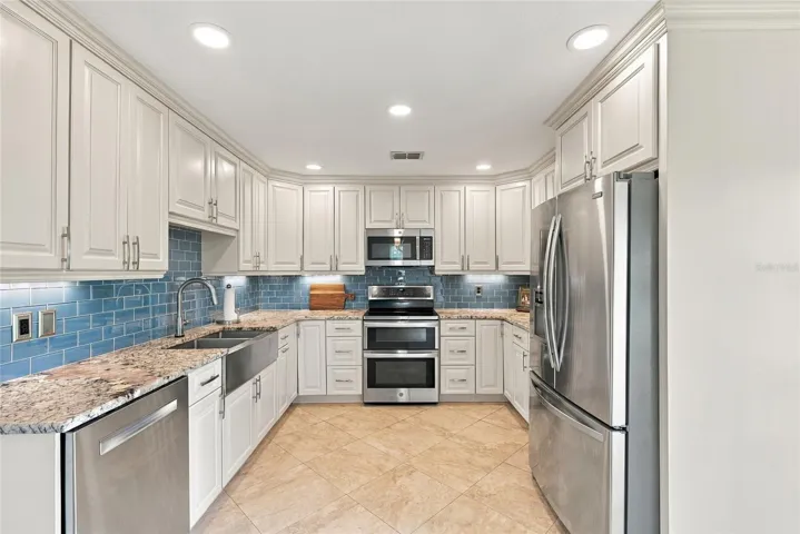 Quality finishes include a Kraus sink, California Faucets fixtures, and stainless steel appliances.