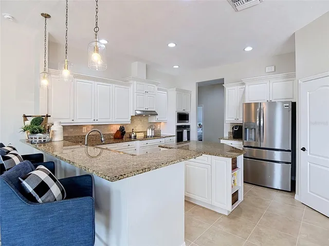 Gourmet Kitchen W/ Wood Cabinetry &amp; Granite