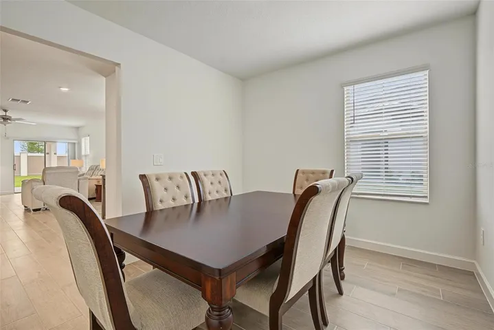flex room could be office or 2nd living area