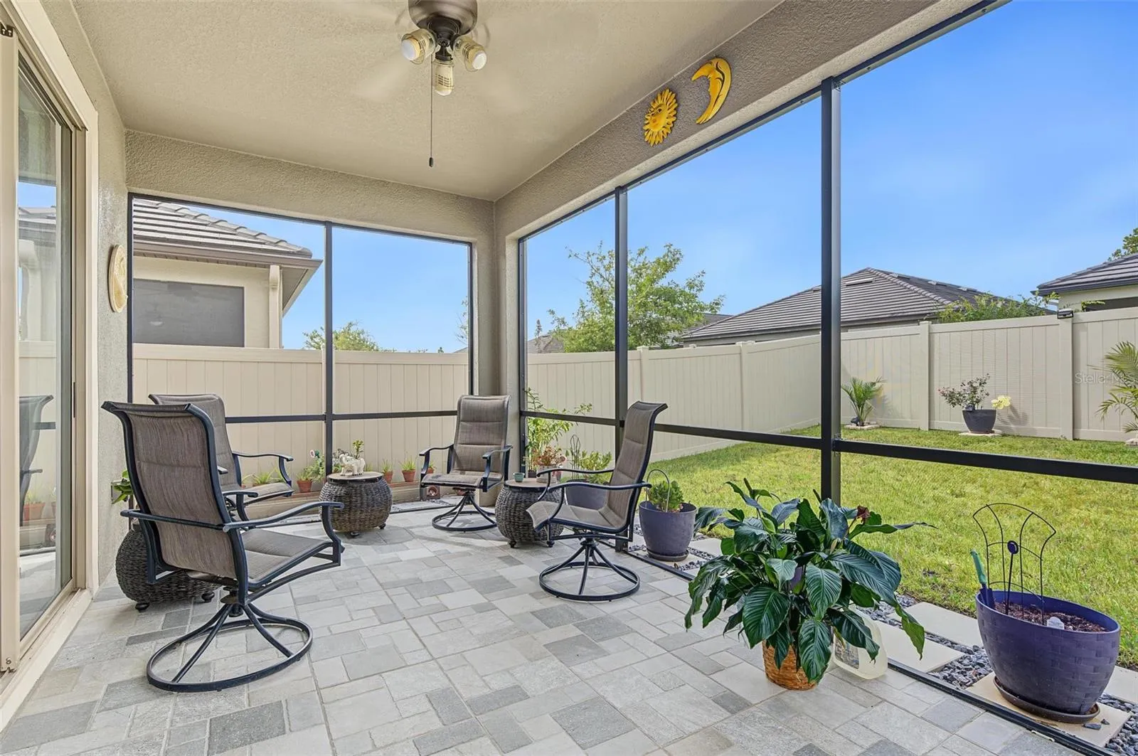 large covered &amp; screened lanai