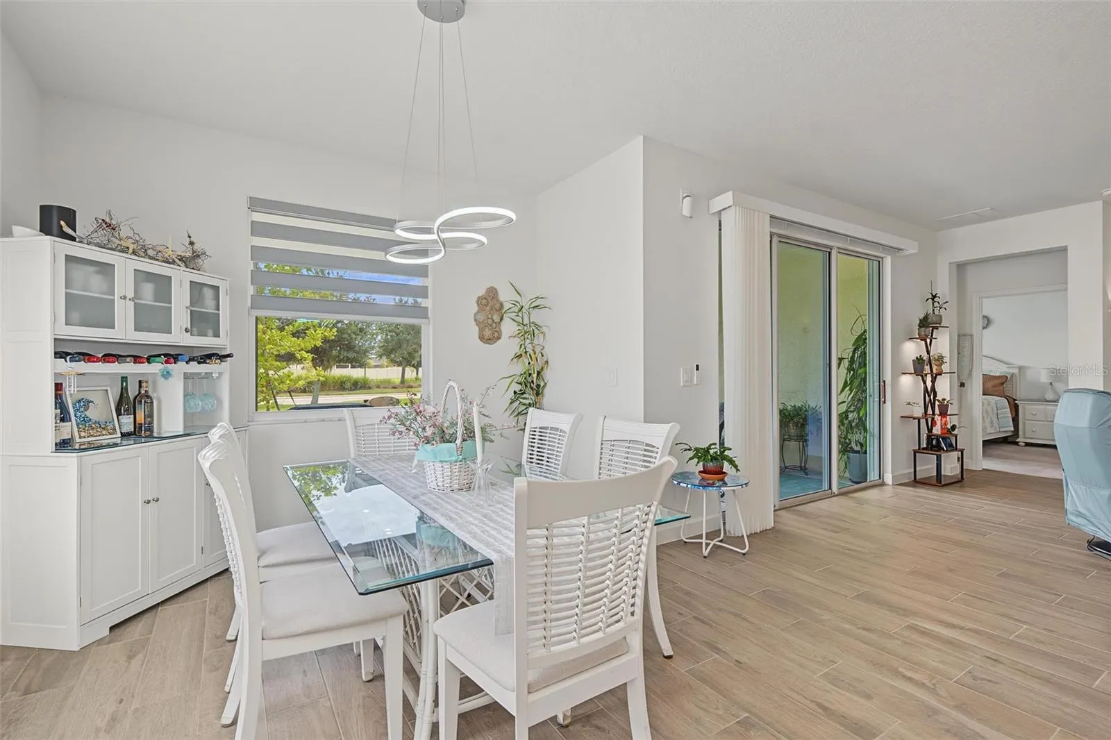 plenty of space in kitchen & great view
