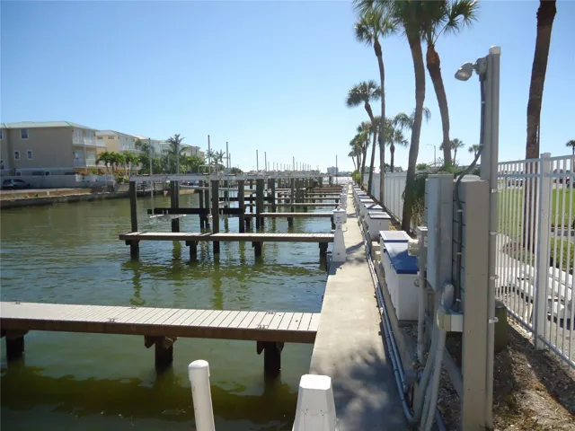 DOCKS