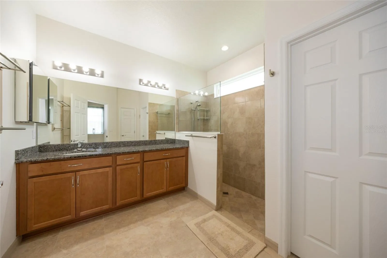 Virtually staged primary bath