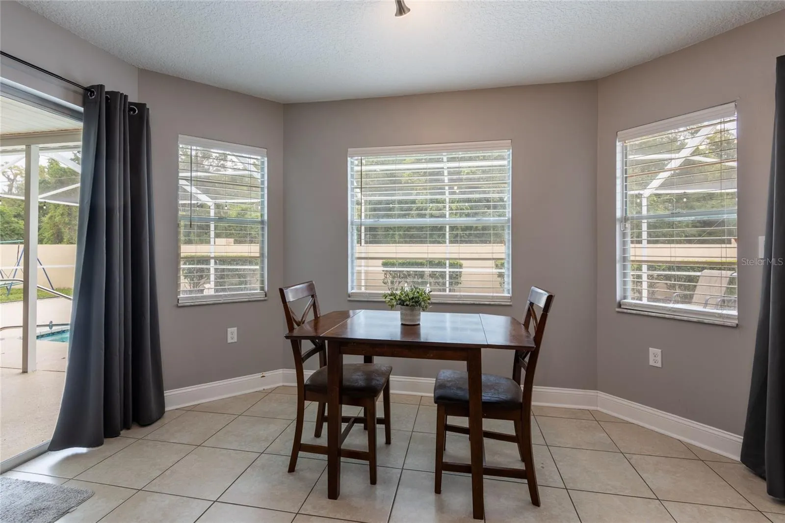 Dinette area with two sliders on each side of this area.