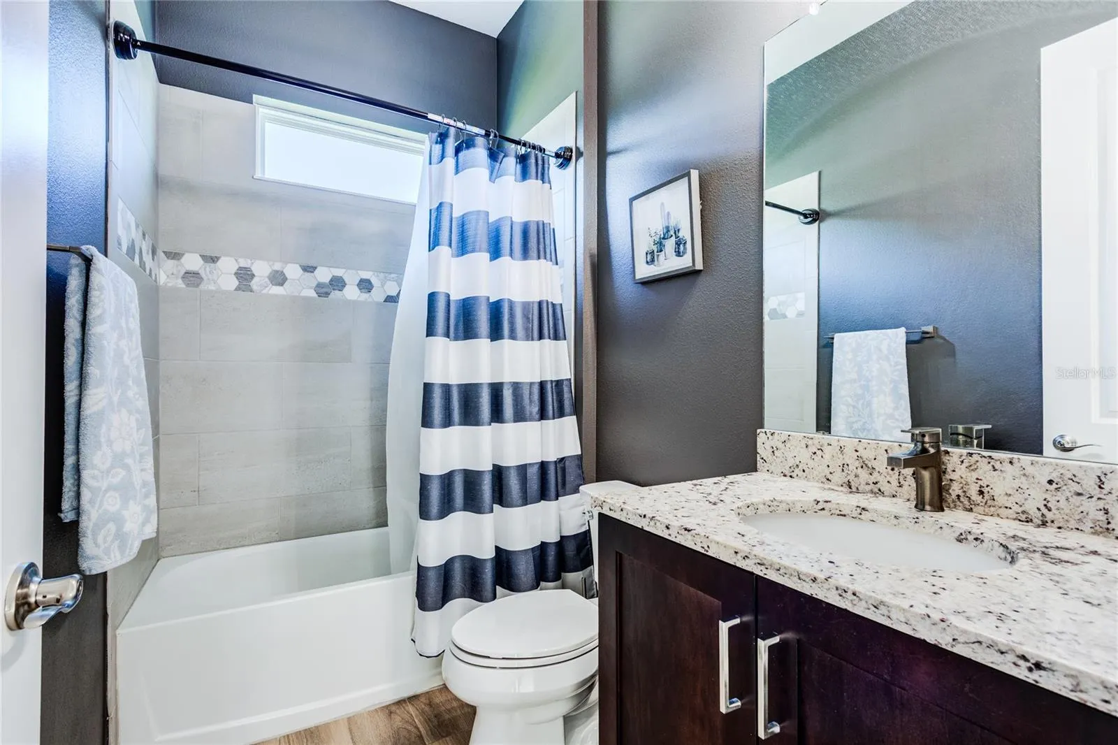 guest bath with tub/shower combo