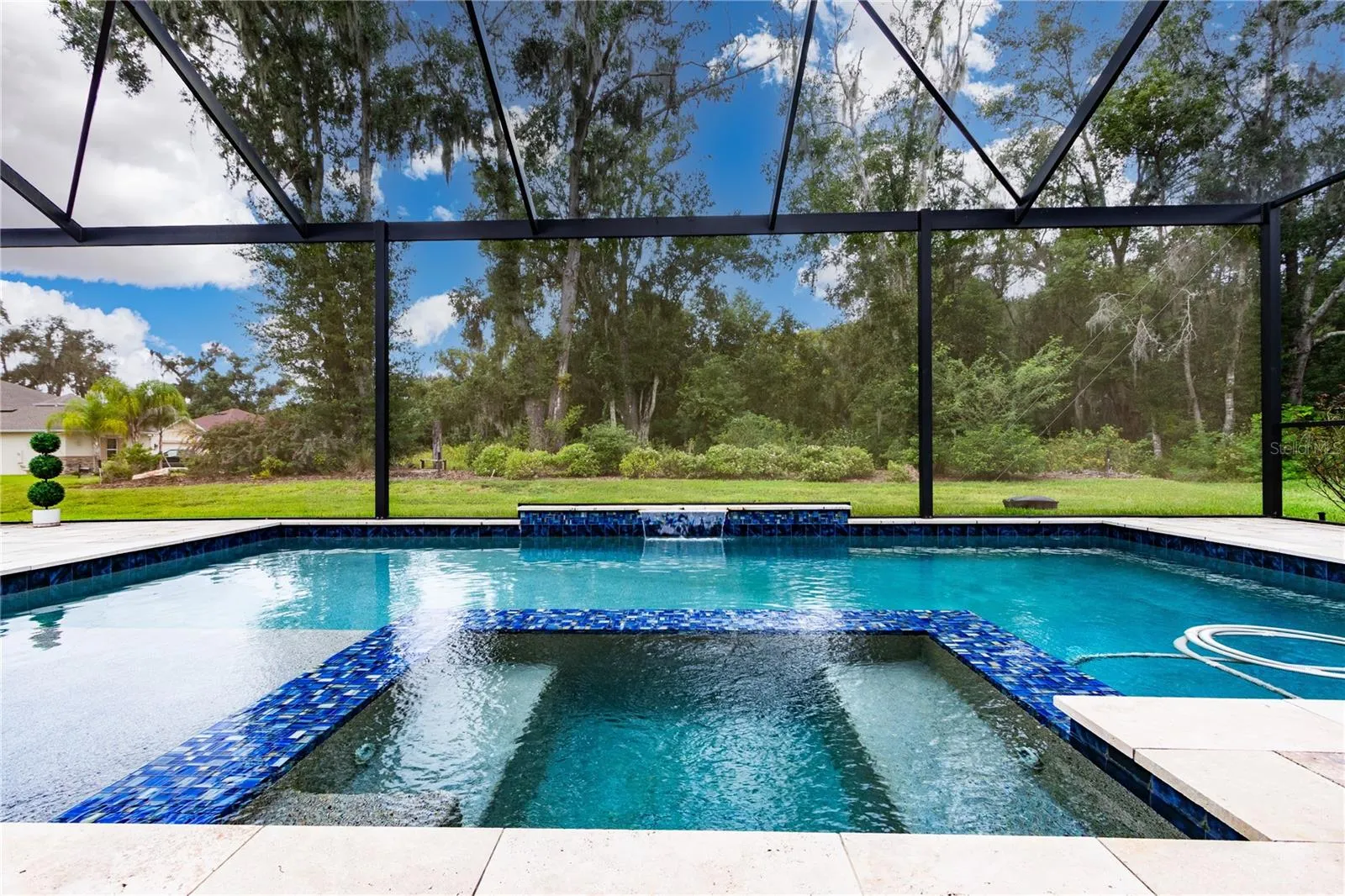 Spectacular swimming pool with spa, bubler and waterfall