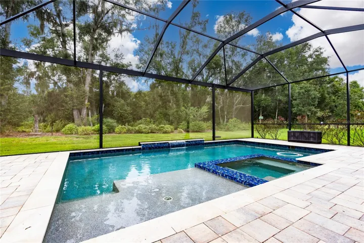 Panoramic screen for unobstructed view