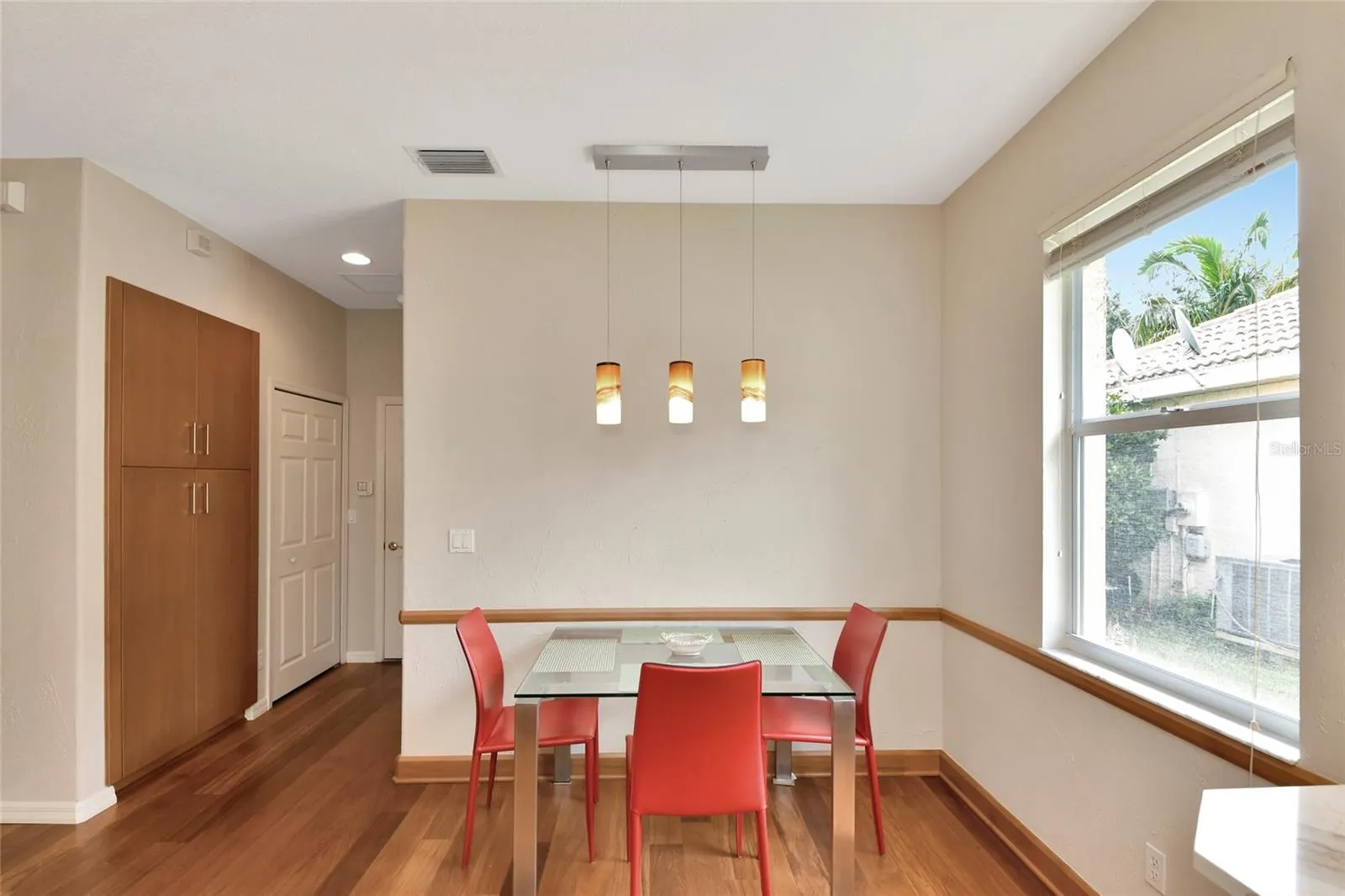 Dinette, note added pantry and hall closet next to laundry and garage access.