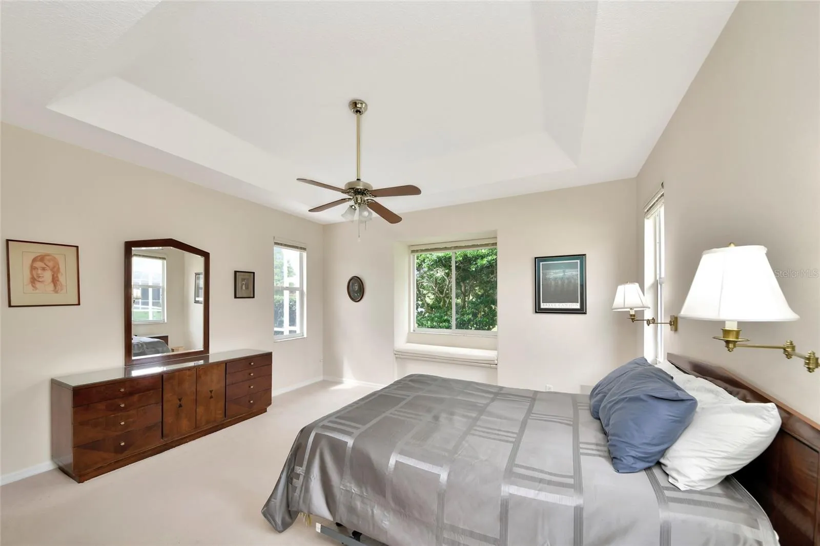 Primary suite w/ tray ceiling and window banquet