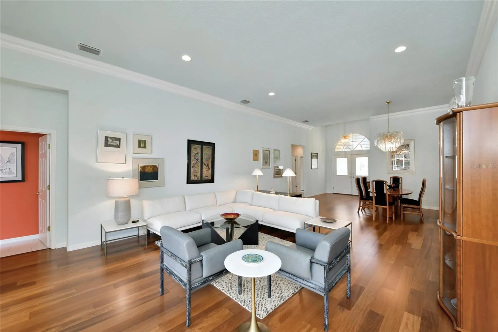13' ceiling w/ thick crown molding.
