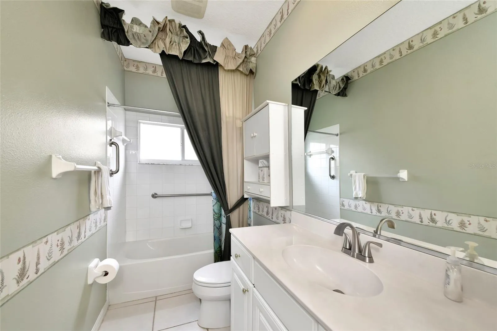 Guest bath.