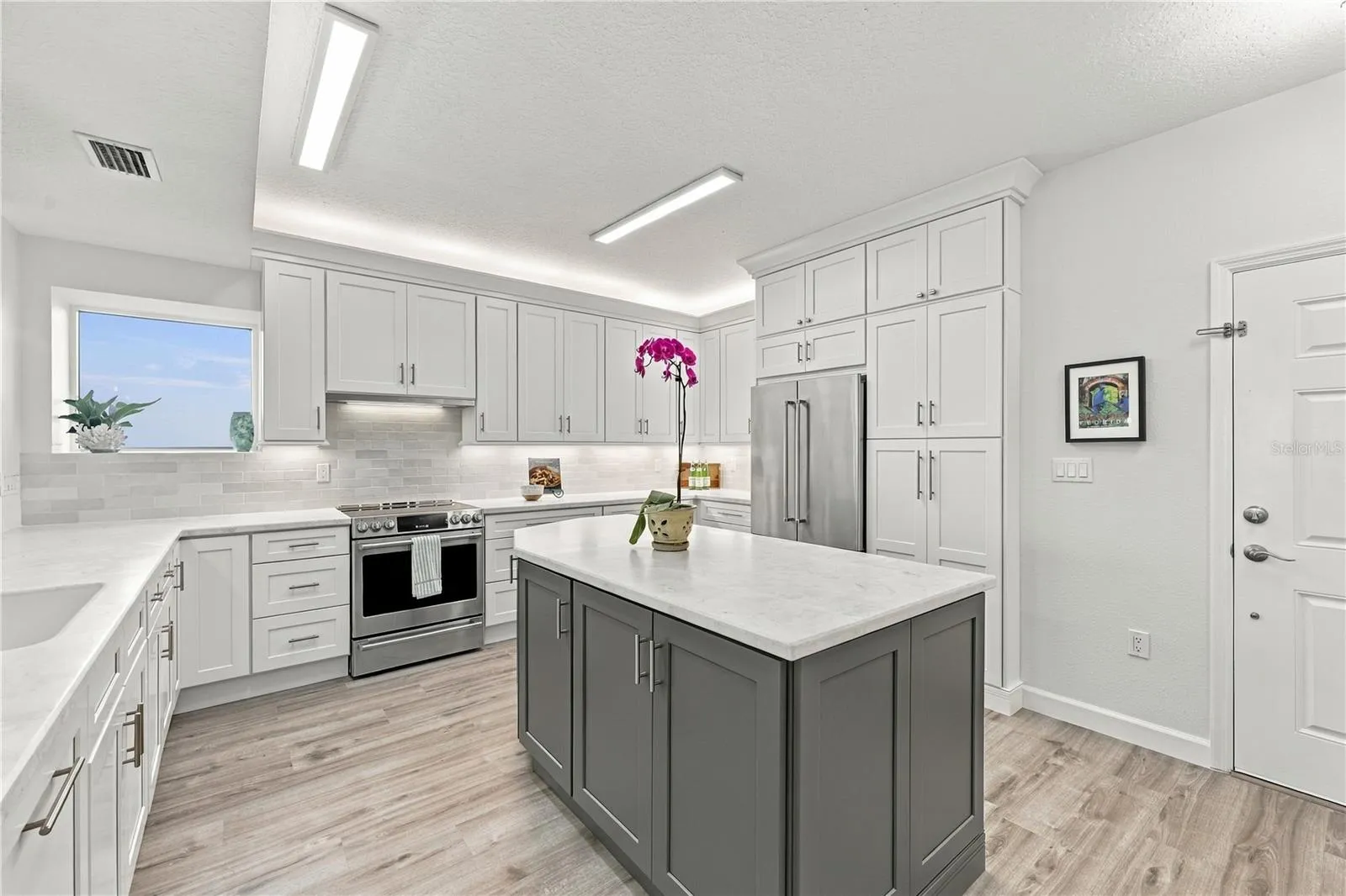 Chef-Inspired Kitchen &amp; Island