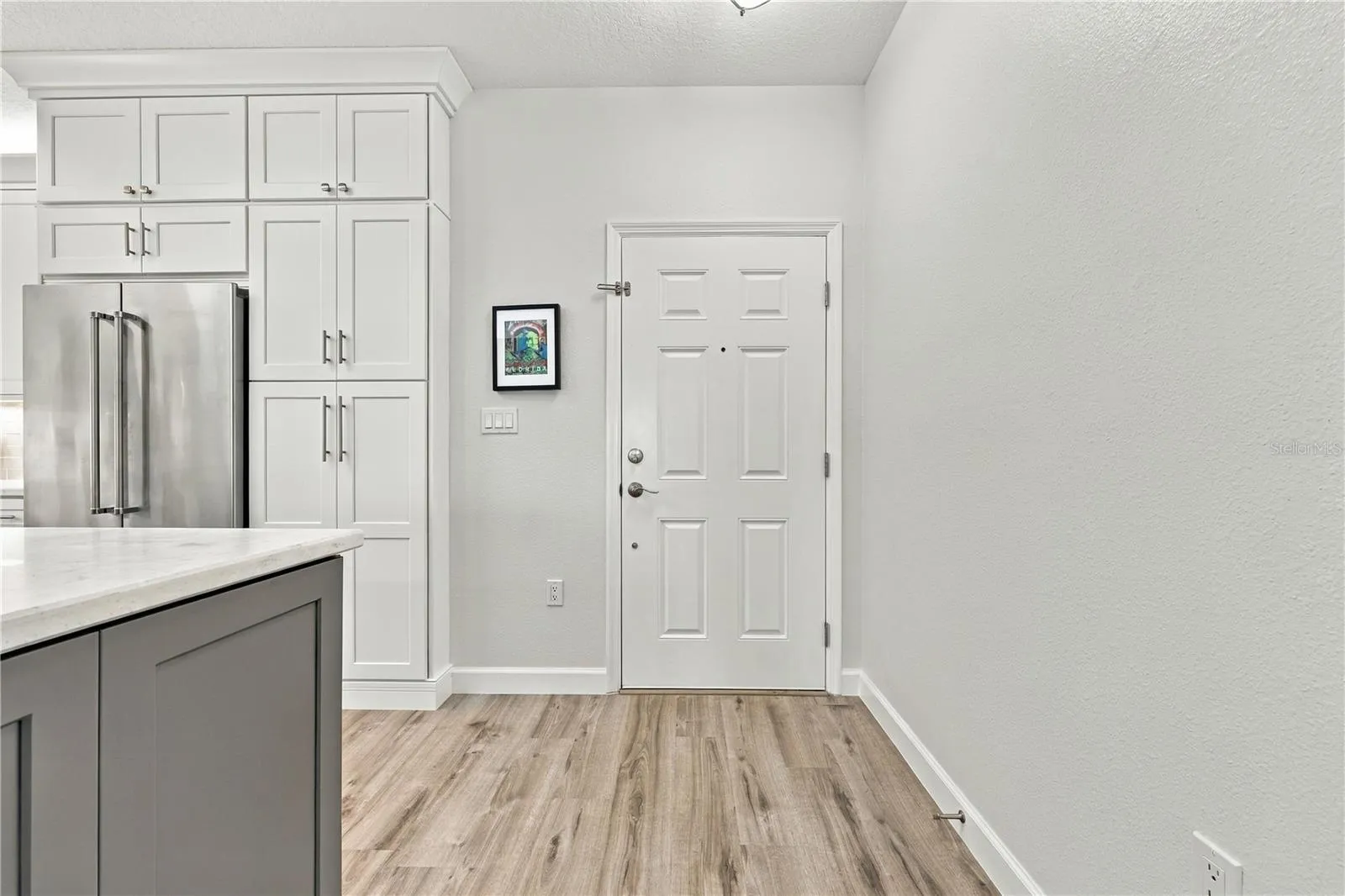 Kitchen Entry &amp; Custom Cabinetry