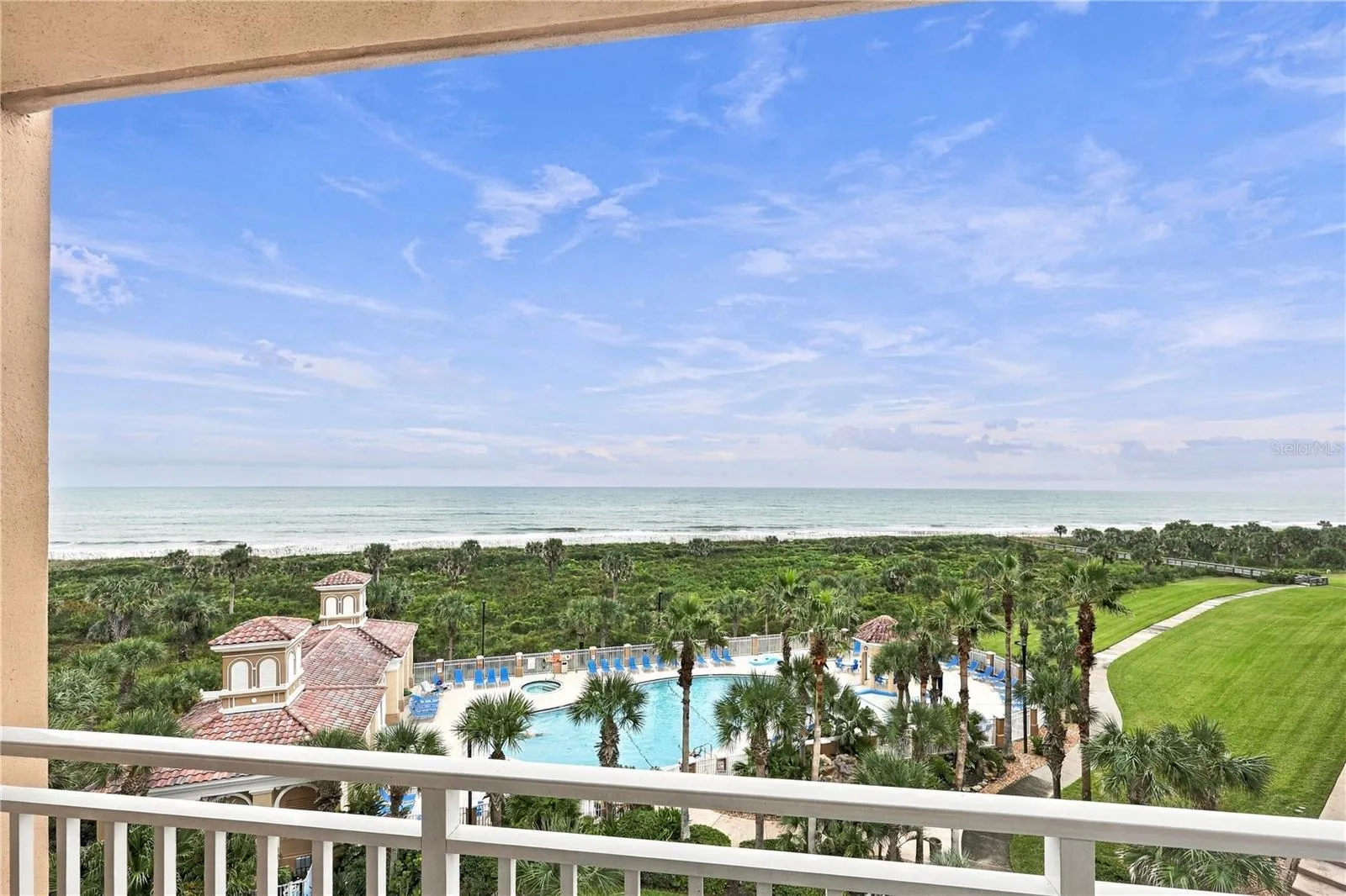 Ocean Front Blacony &amp; Pool