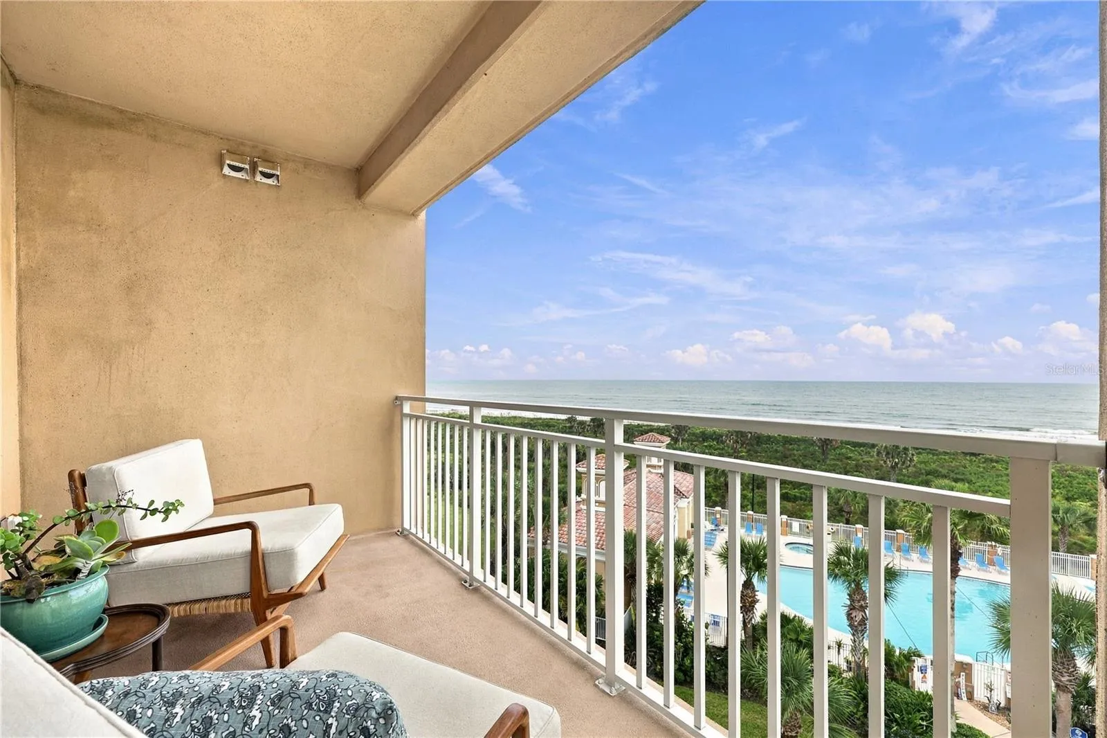 Large End Unit Ocean Front Balcony