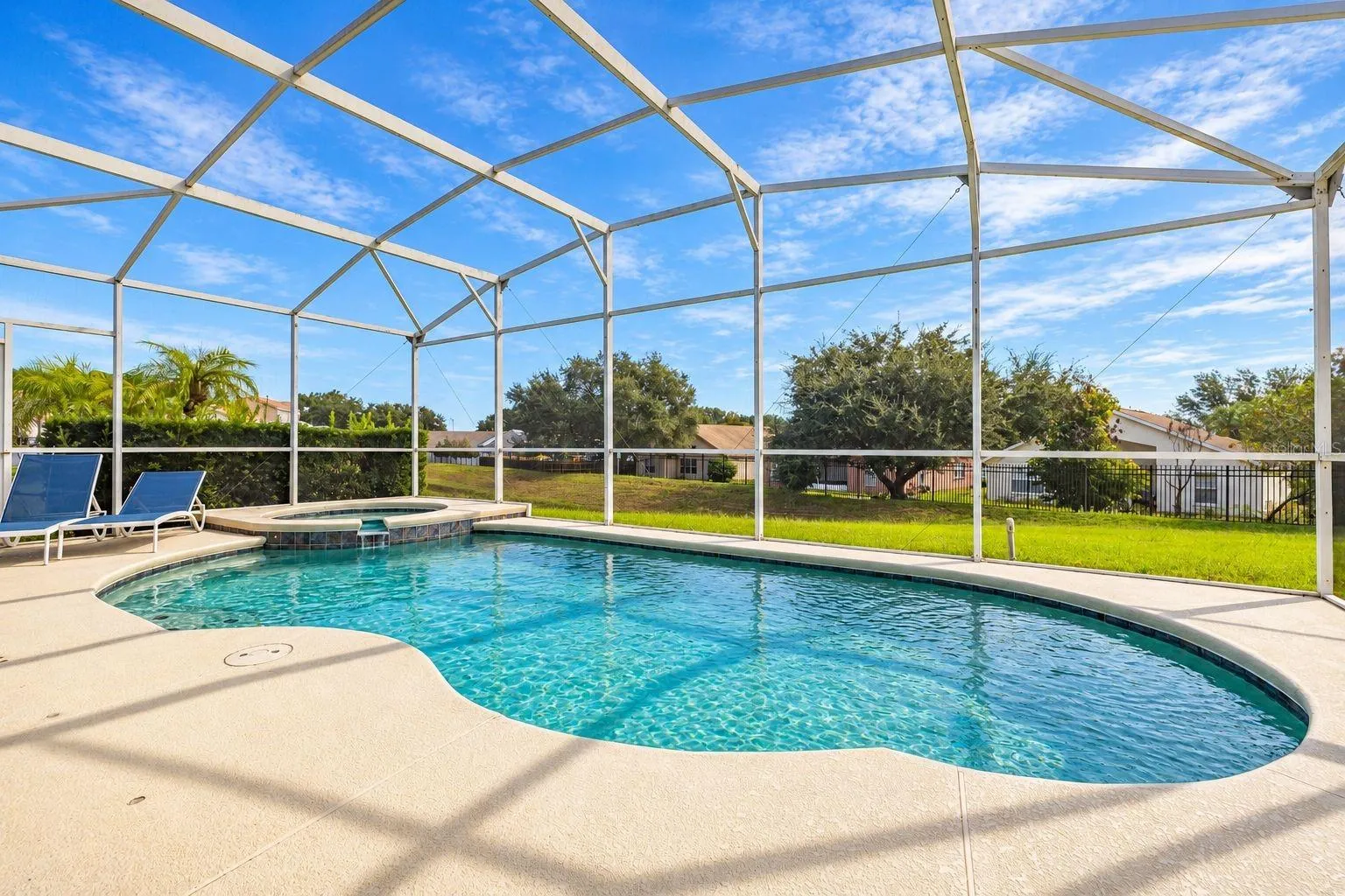Private pool with spa