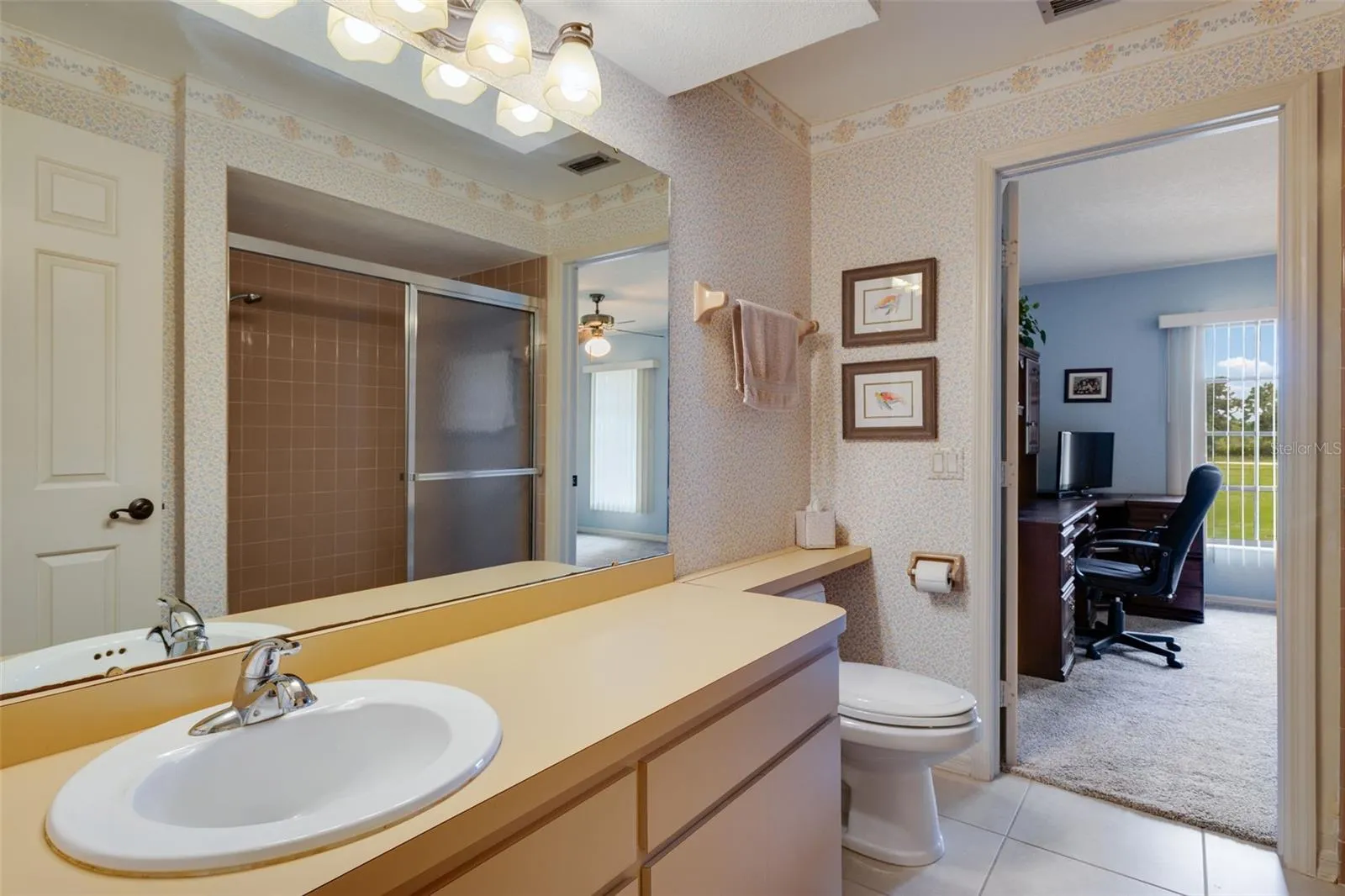 Ensuite bath, shower &amp;  tub