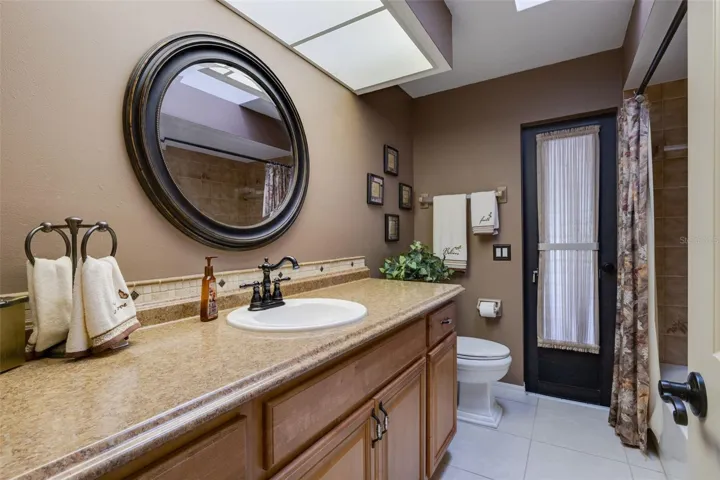 2nd Bath, Pool Bath, shower/tub