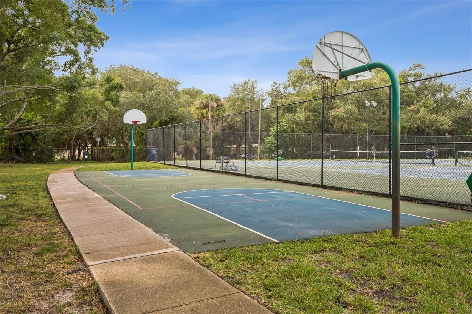 community tennis