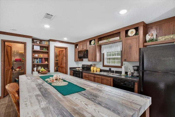 Can you imagine all of the space here in this quality built kitchen!