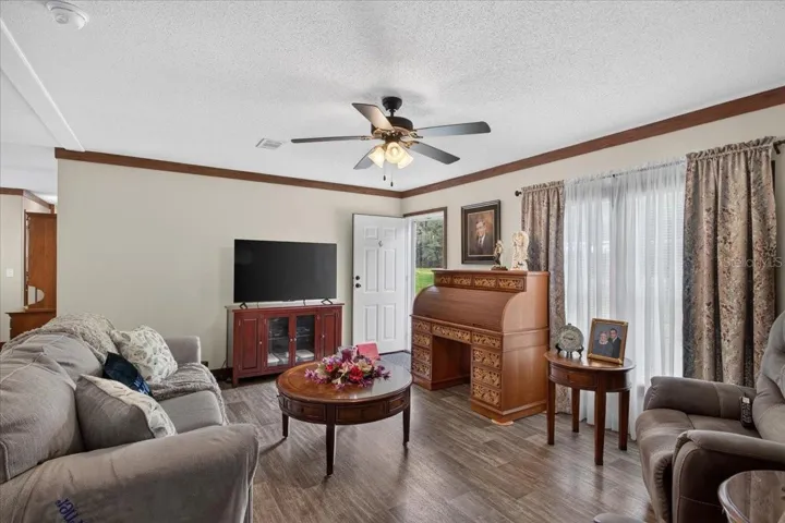 What a great living room to sit and enjoy!