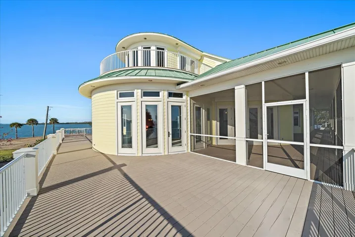 2nd floor wrap around balcony