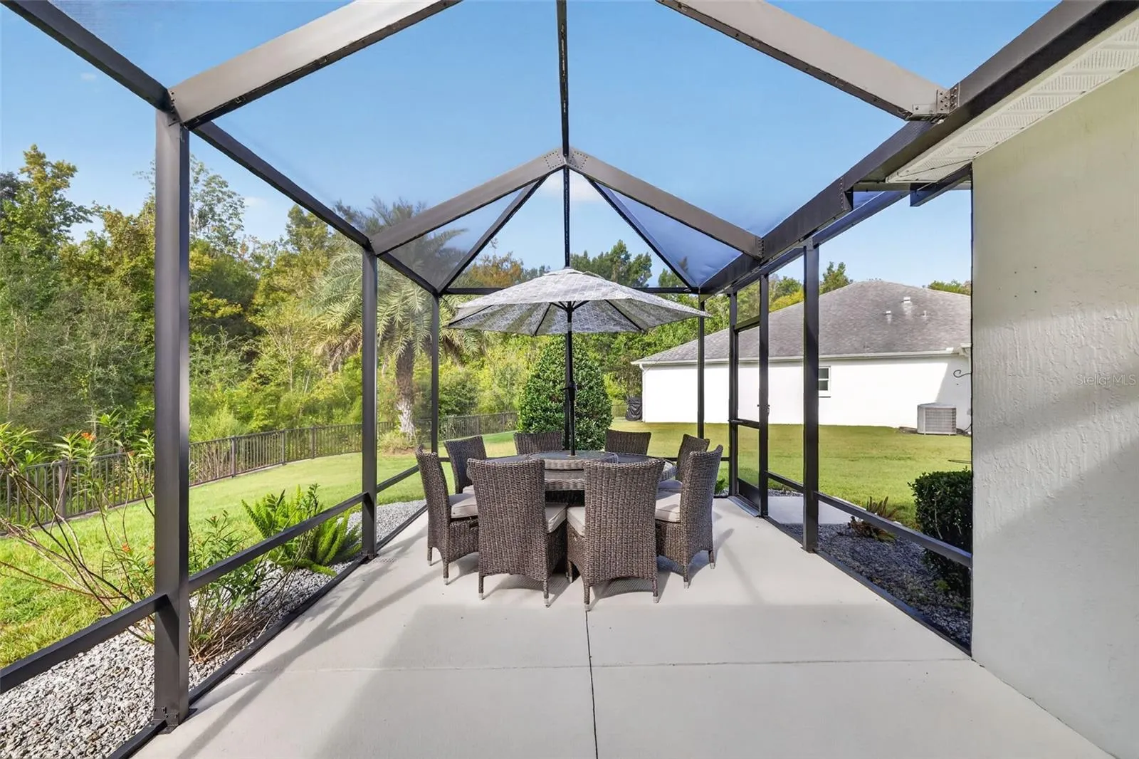 Birdcage with PRIVATE PRESERVE VIEWS