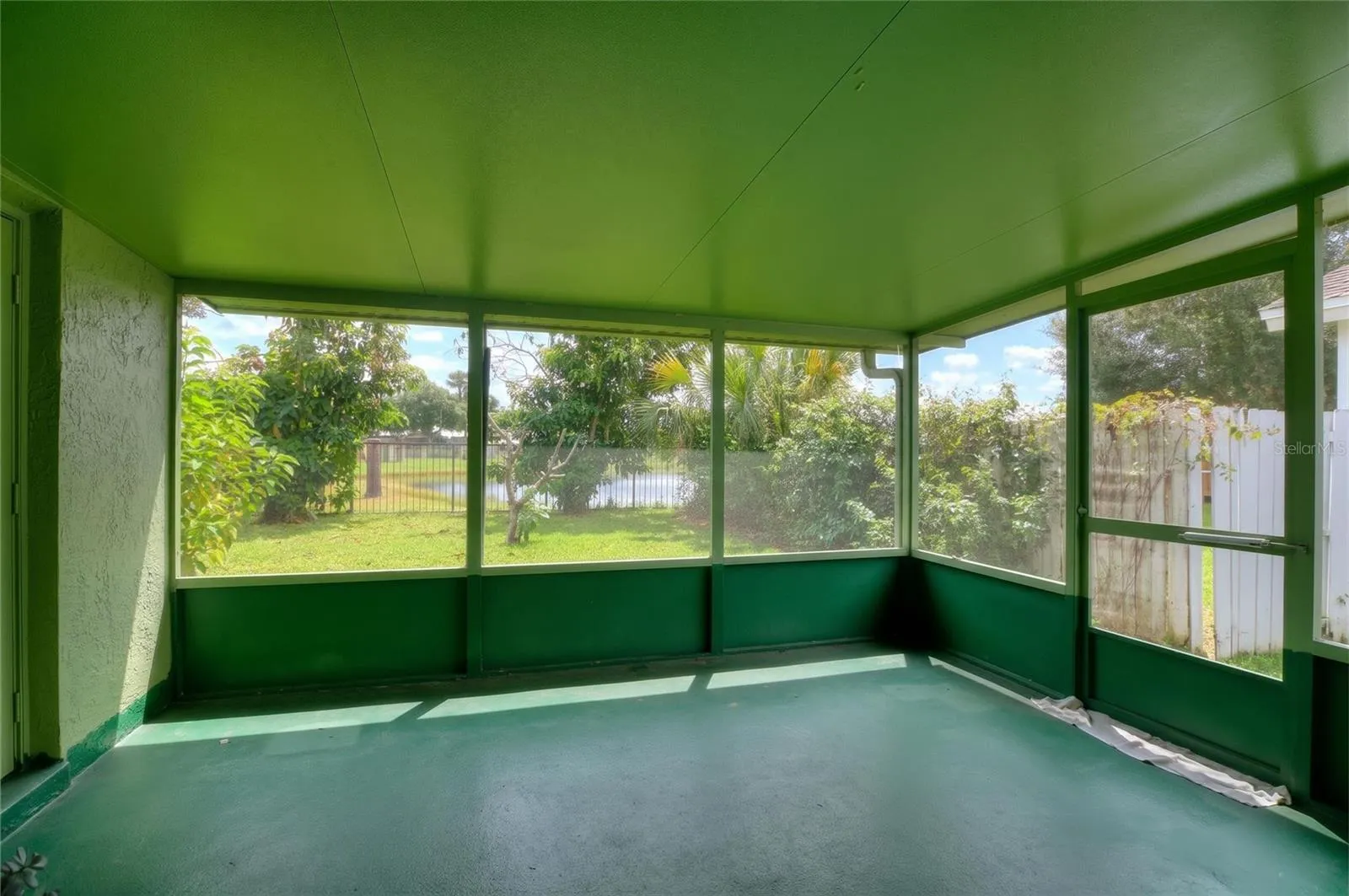 OUTDOOR COVERED SCREEN AREA