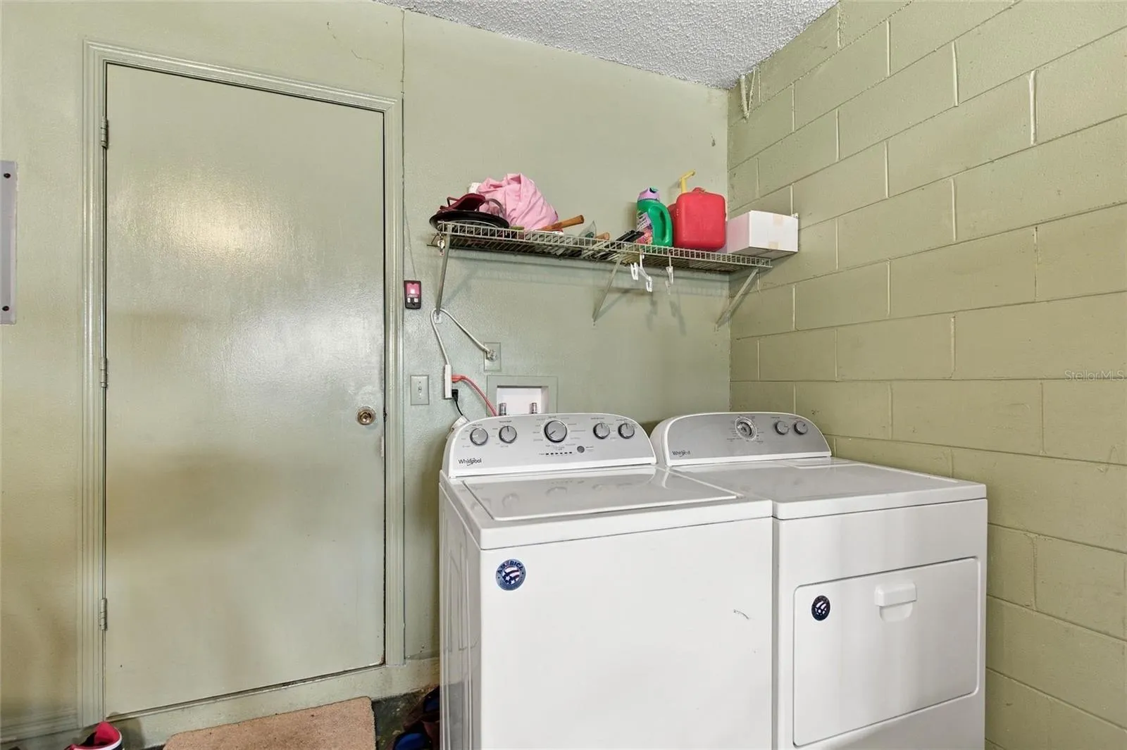 WASHER/DRYER IN GARAGE