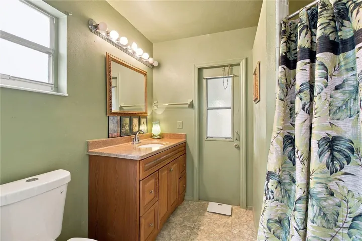PRIMARY FULL BATH-NEWER VANITY ,& GRANITE COUNTER