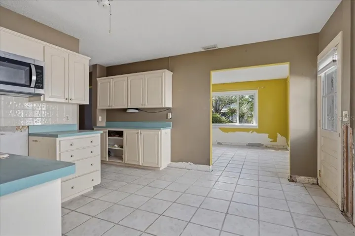 ENDLESS POSSIBILITIES ~ MAKE THIS YOUR NEW OZONA DREAM HOME!