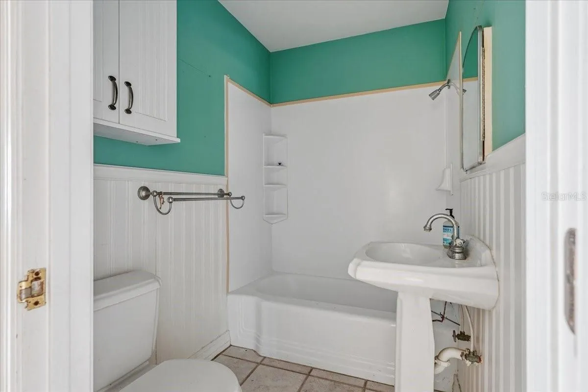 GUEST BATHROOM