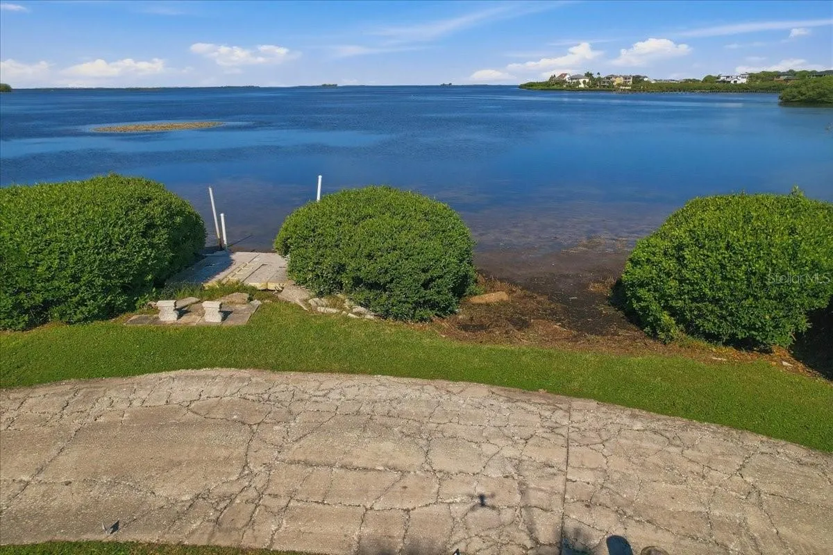 LAUNCH YOUR PADDLE BOARD OR KAYAK FROM THIS COMMUNITY LAUNCH JUST AROUND THE CORNER!