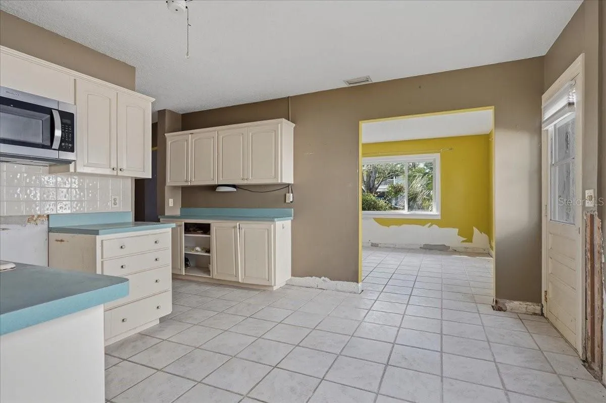 KITCHEN