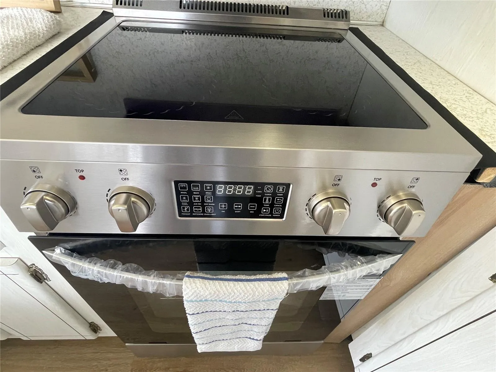 Beautiful brand new stove as of Sept 2026