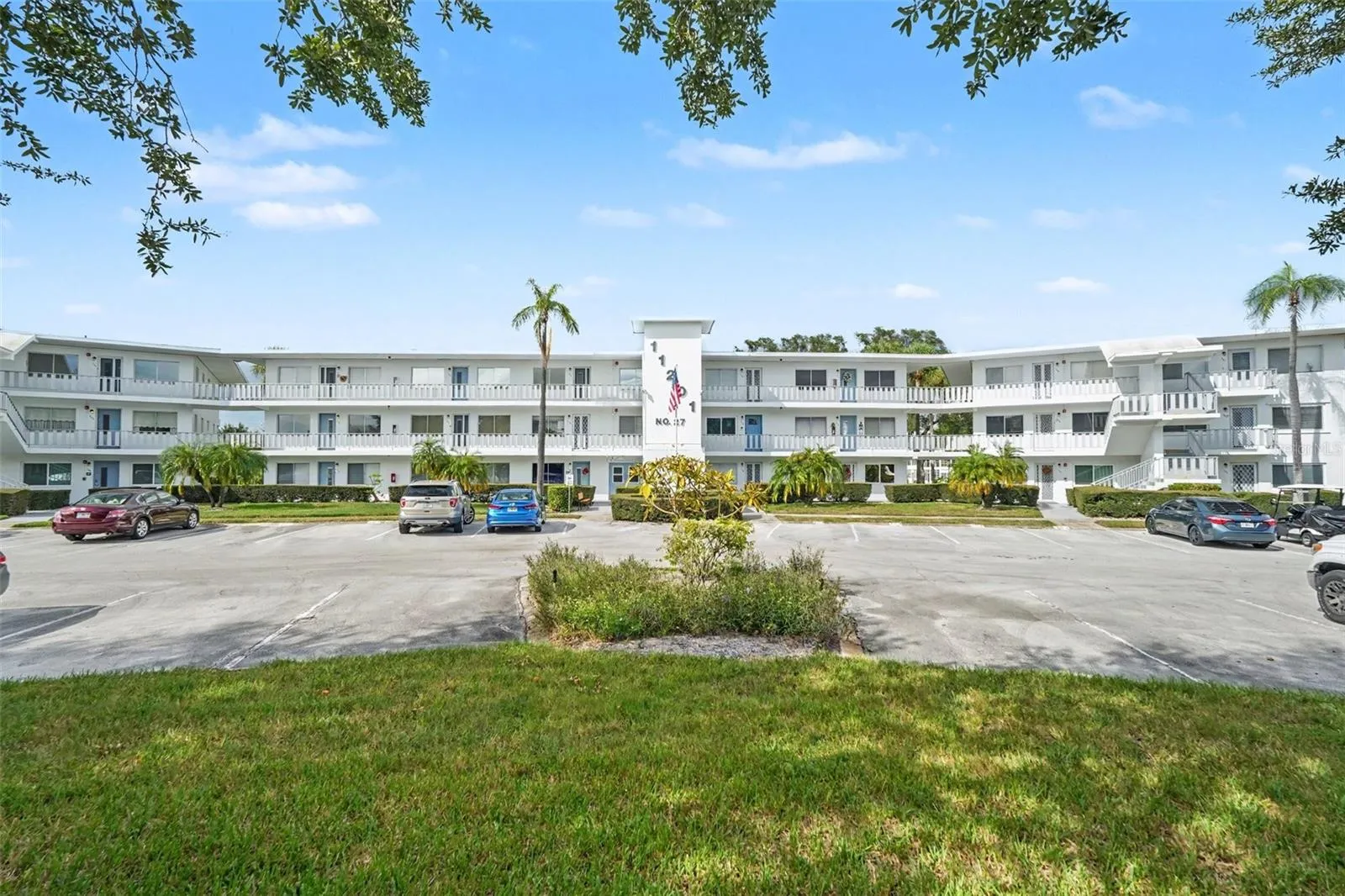 Welcome home to beautiful Seminole Gardens!
