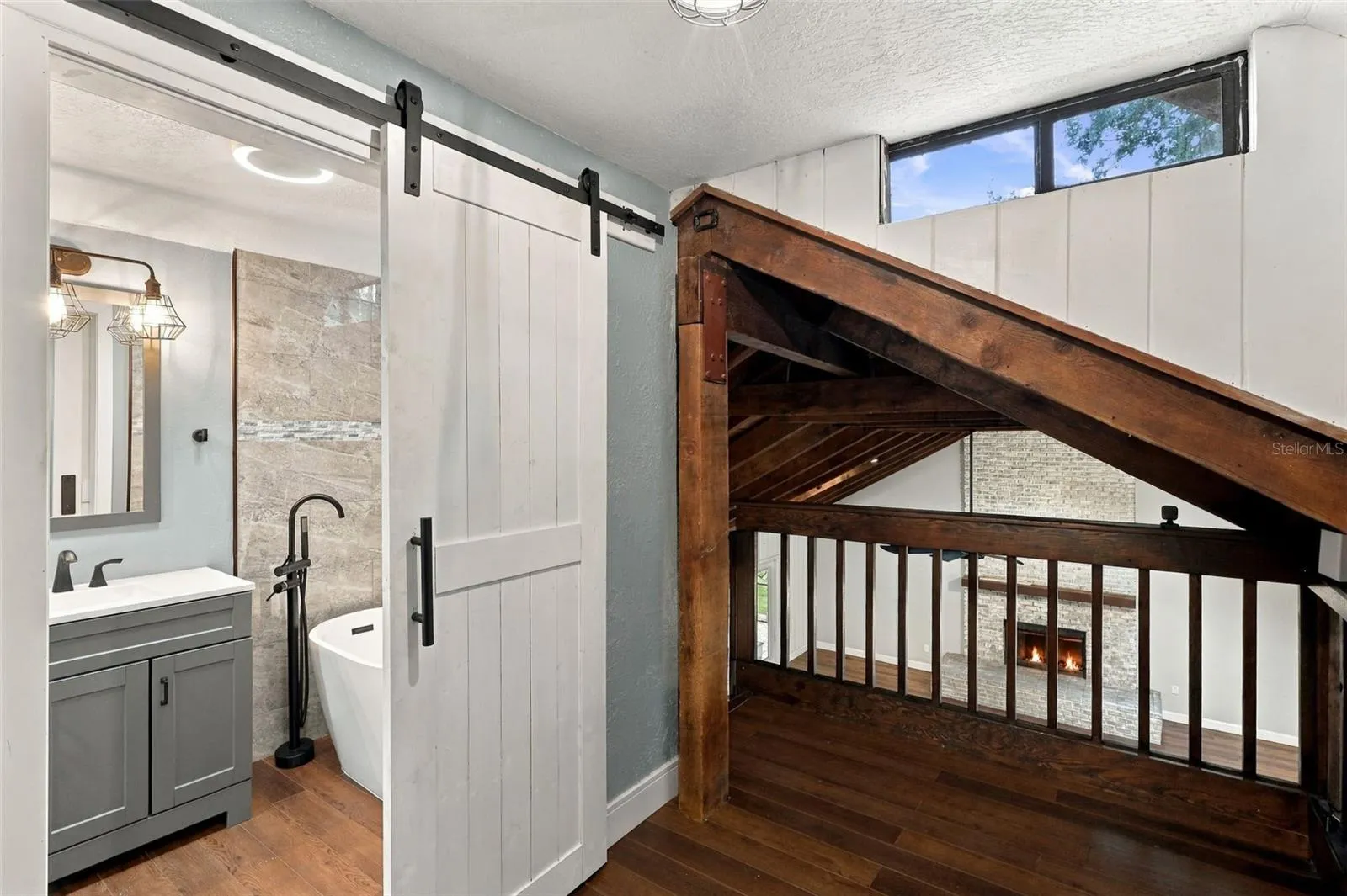 UPSTAIRS ENTRANCE