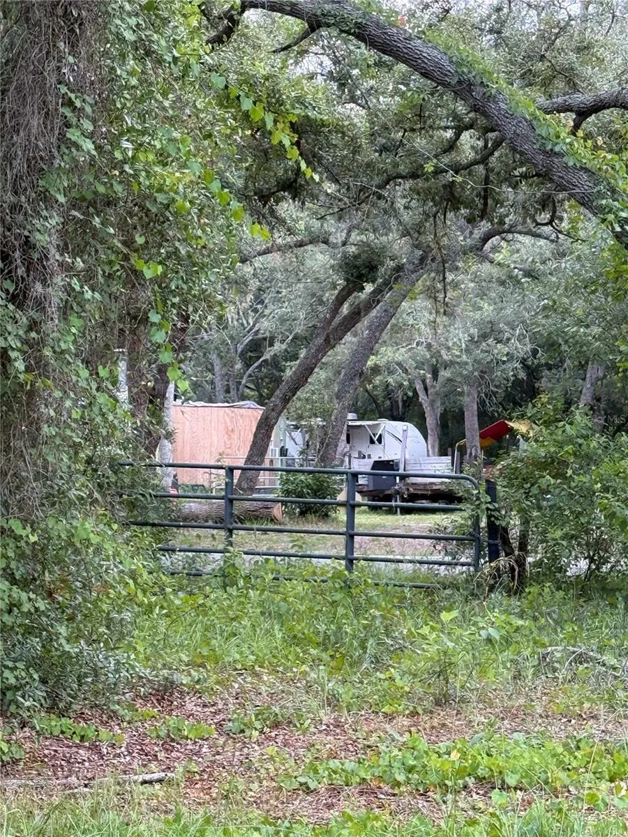 Side gate Baxley Dr