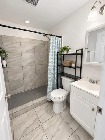 Additional Living Area – Bathroom
