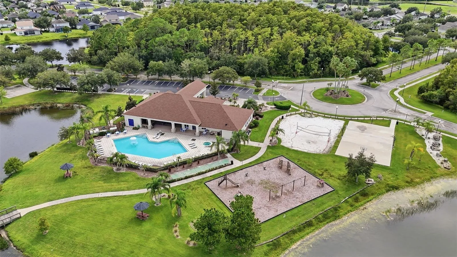 Clubhouse/Amenities
