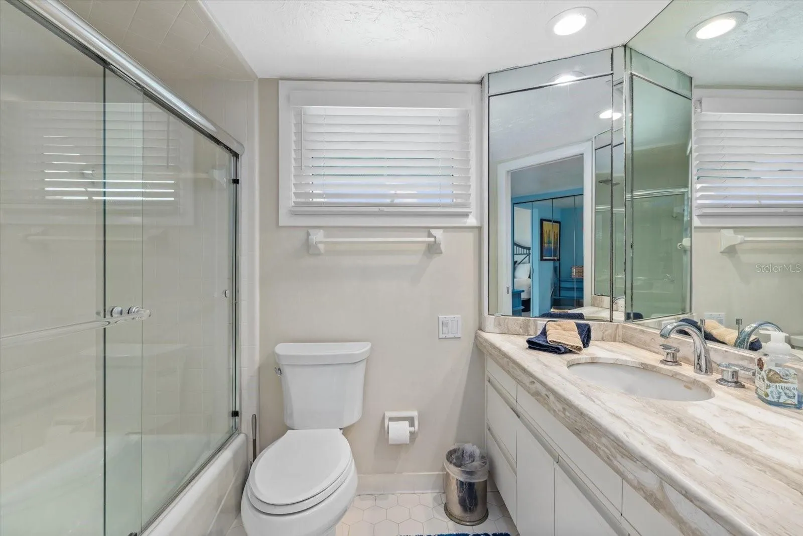 Primary bathroom (a his/hers)