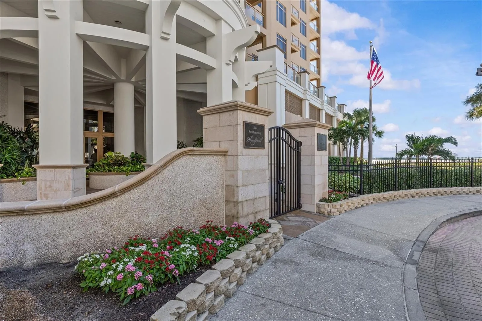 Front entrance to Sandpearl