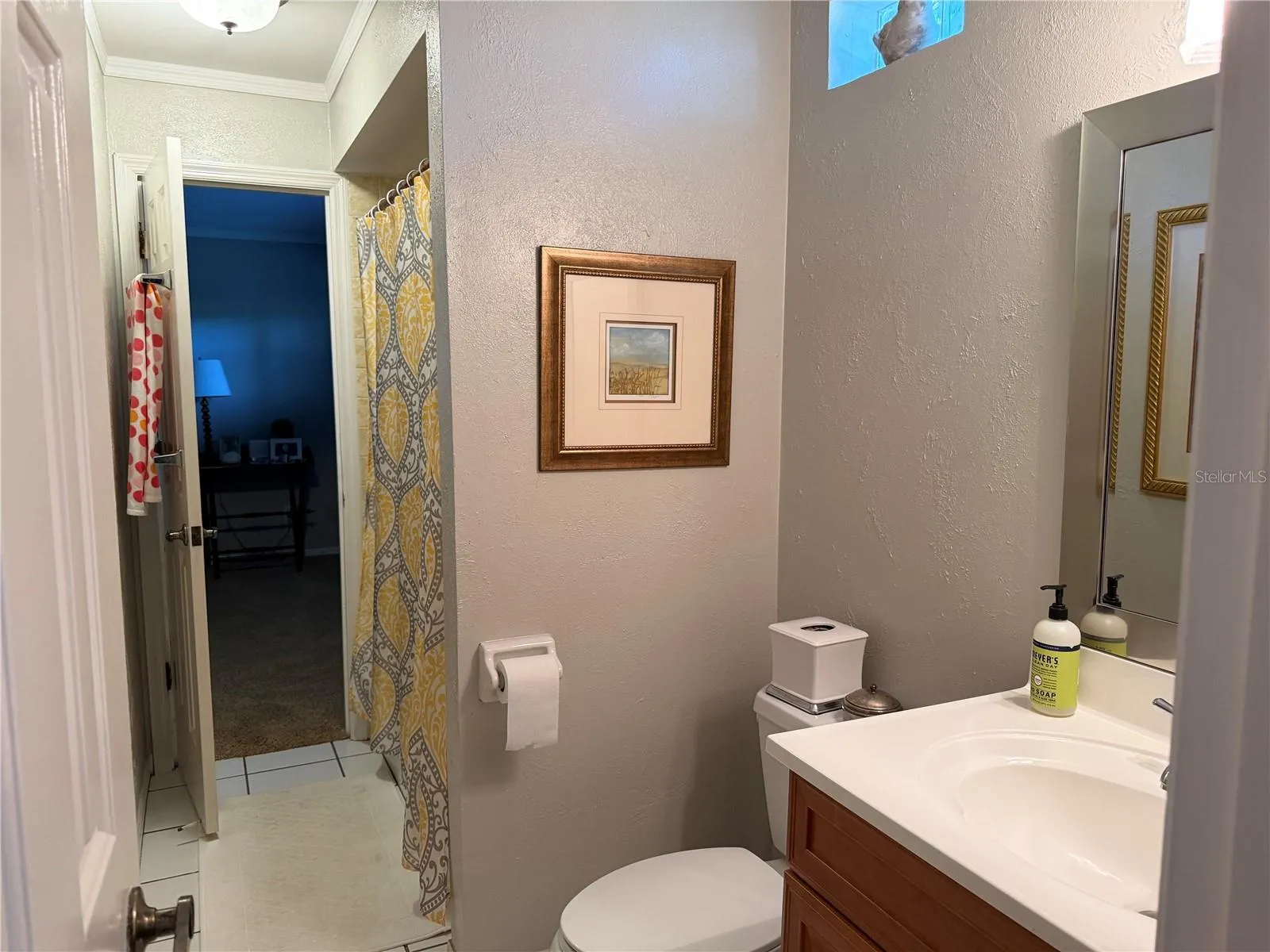 Jack and Jill bath between bedrooms 2 and 3