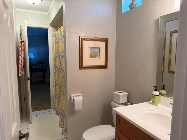 Jack and Jill bath between bedrooms 2 and 3
