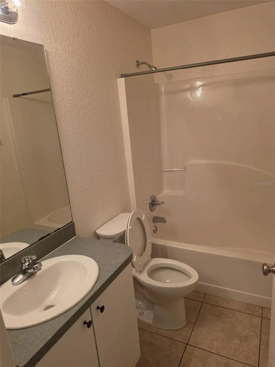 Second bath with tub and shower